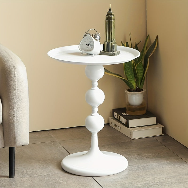 Bout de Canapé Doré au Design Vintage