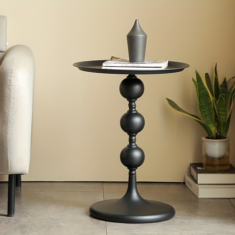 Bout de Canapé Doré au Design Vintage