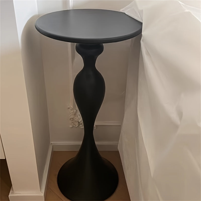 Guéridon Moderne Blanc au Design Sculptural