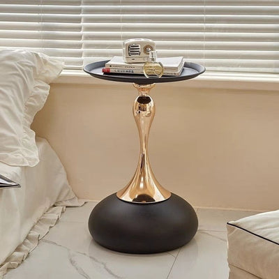 Bout de Canapé Rond avec Pied Doré Sculptural