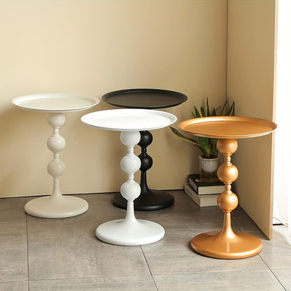 Bout de Canapé Doré au Design Vintage