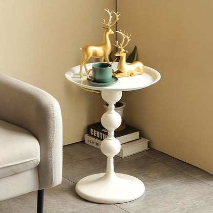 Bout de Canapé Doré au Design Vintage