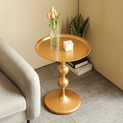 Bout de Canapé Doré au Design Vintage