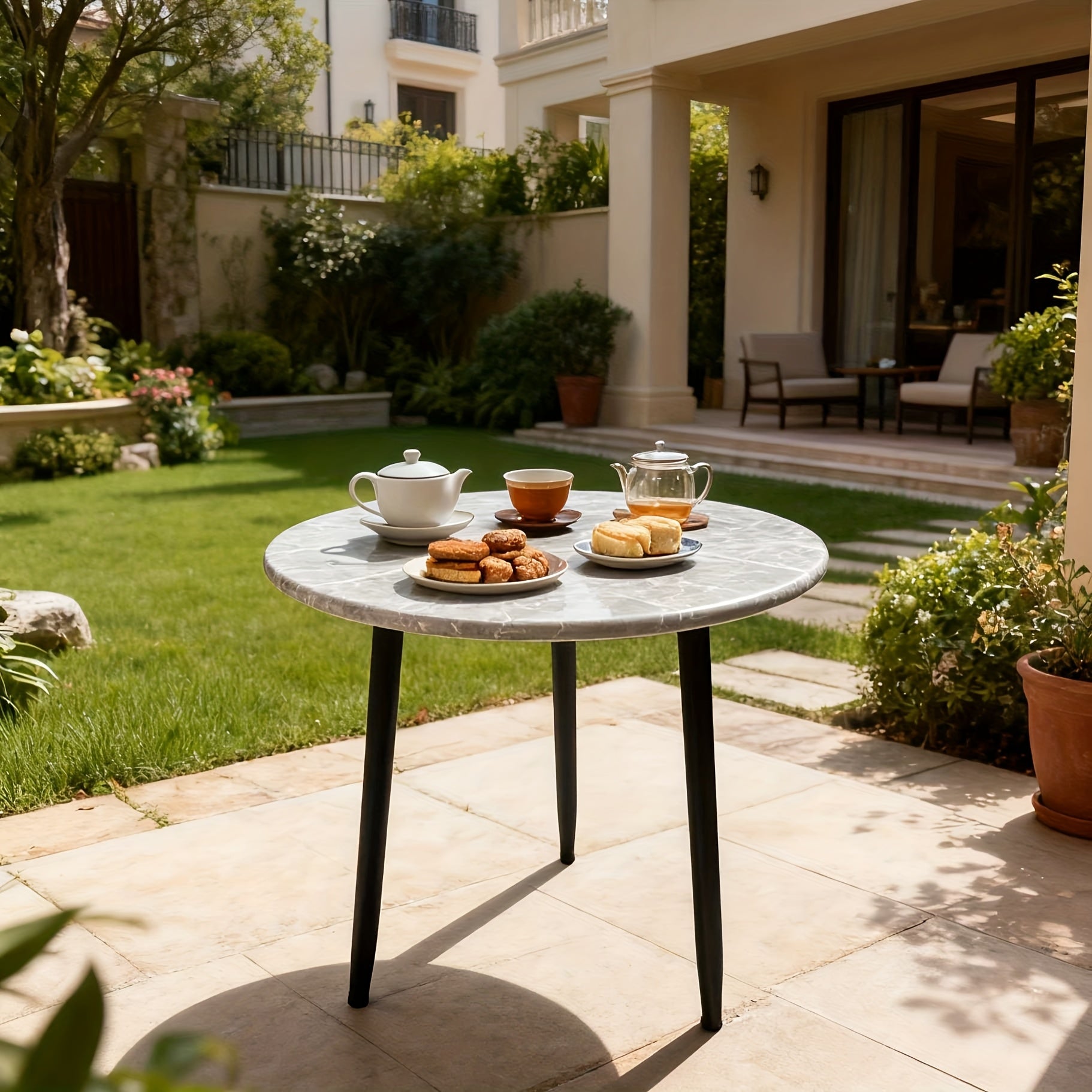 Bout de canapé rond effet marbre et métal noir