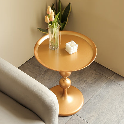 Bout de Canapé Doré au Design Vintage