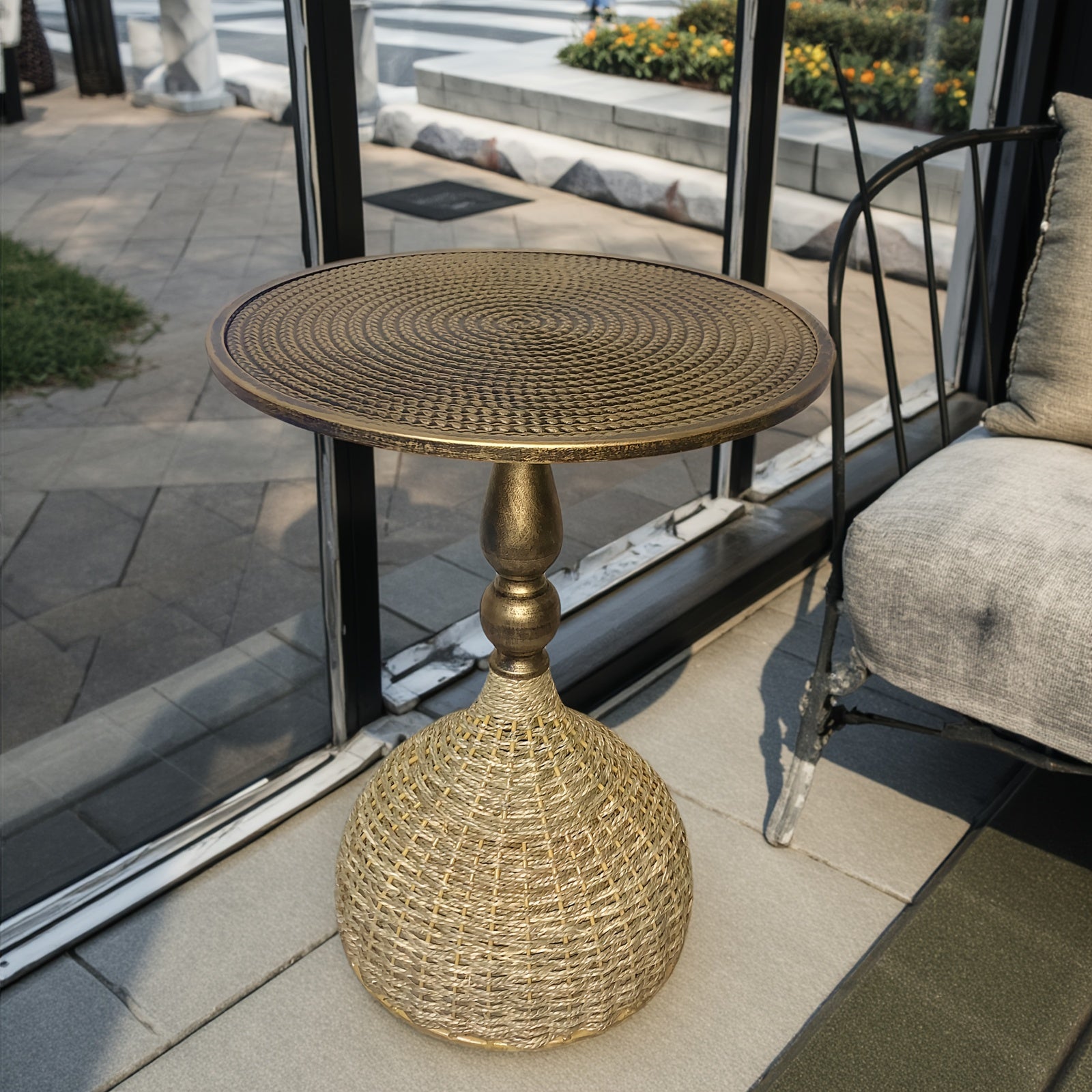 Guéridon Rotin et Fer au Style Bohème Artisanal