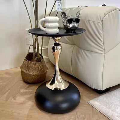 Bout de Canapé Rond avec Pied Doré Sculptural