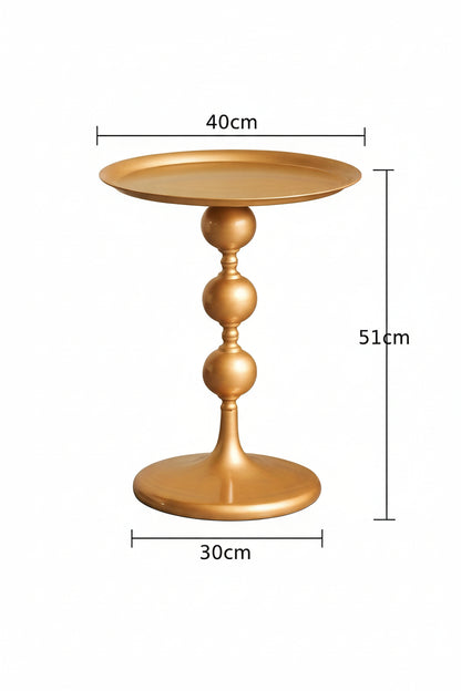 Bout de Canapé Doré au Design Vintage